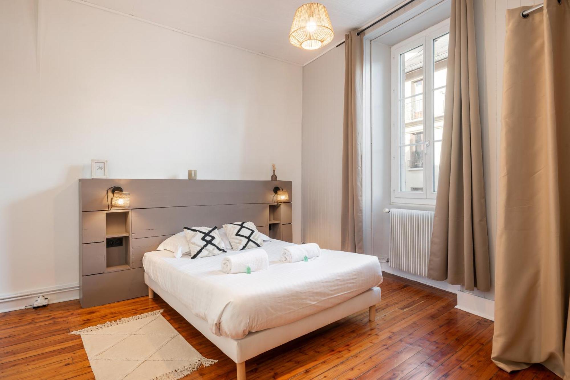 Appartement Spacieux Et Chaleureux Coeur De Ville Chambéry Buitenkant foto