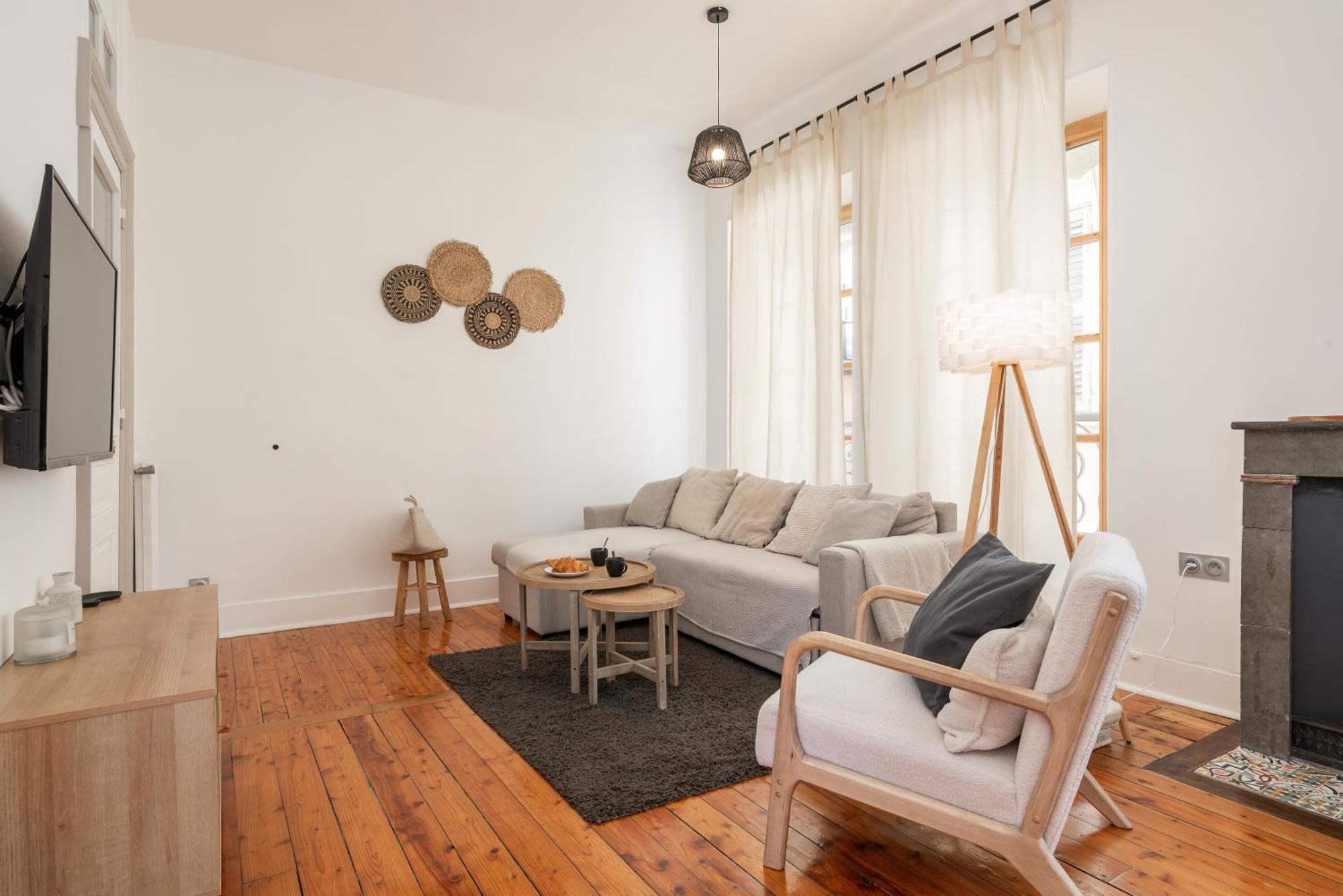 Appartement Spacieux Et Chaleureux Coeur De Ville Chambéry Buitenkant foto