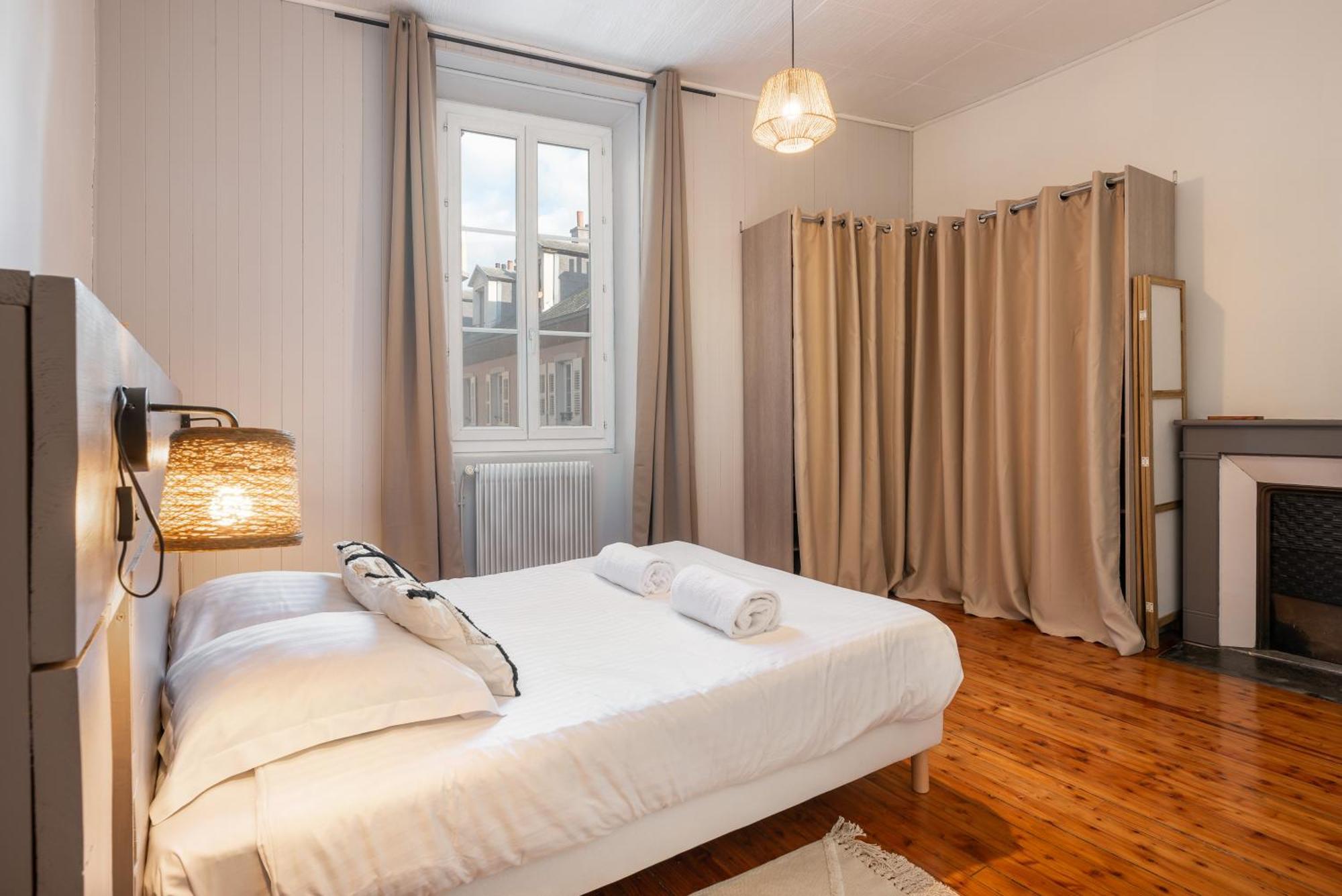 Appartement Spacieux Et Chaleureux Coeur De Ville Chambéry Buitenkant foto