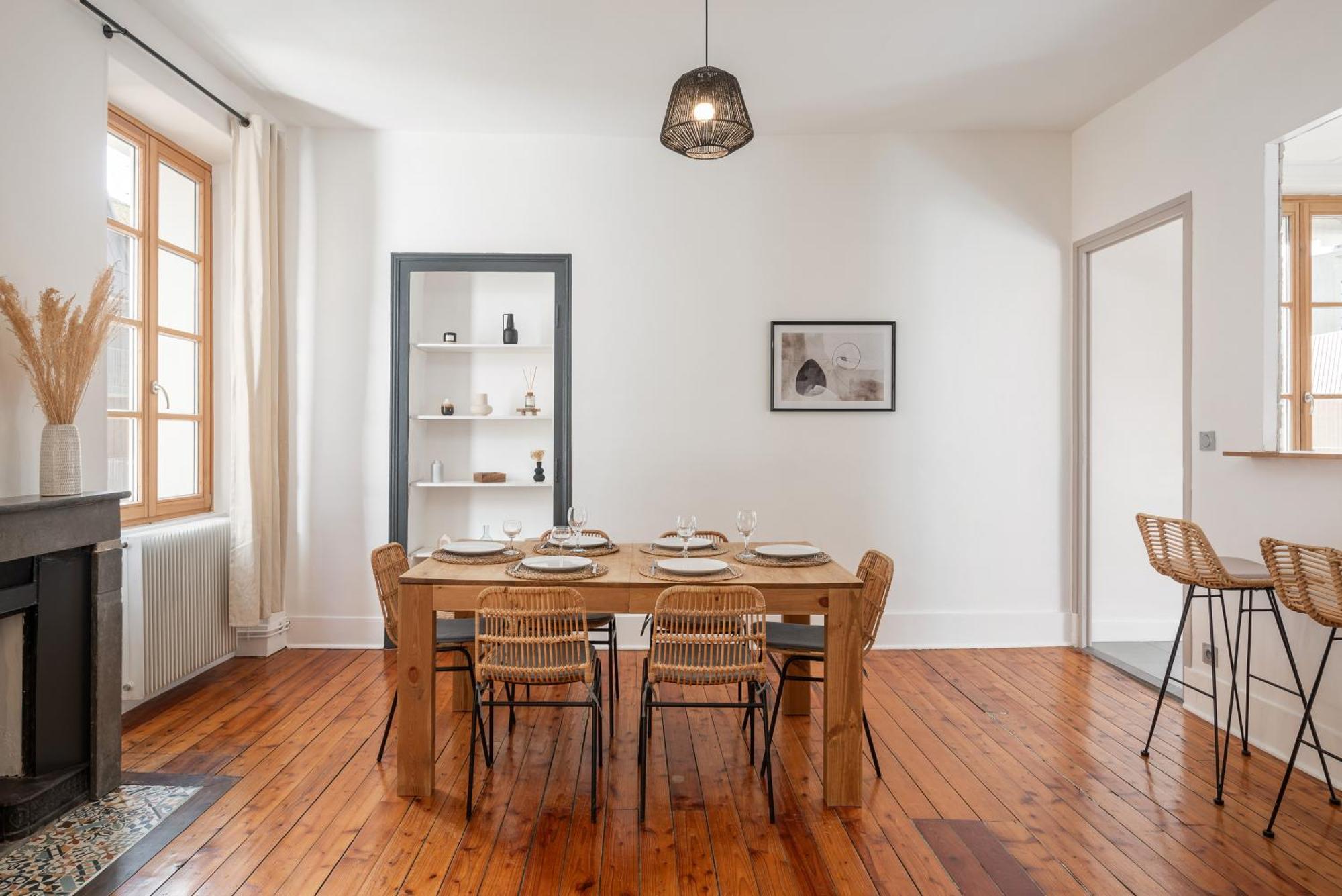 Appartement Spacieux Et Chaleureux Coeur De Ville Chambéry Buitenkant foto