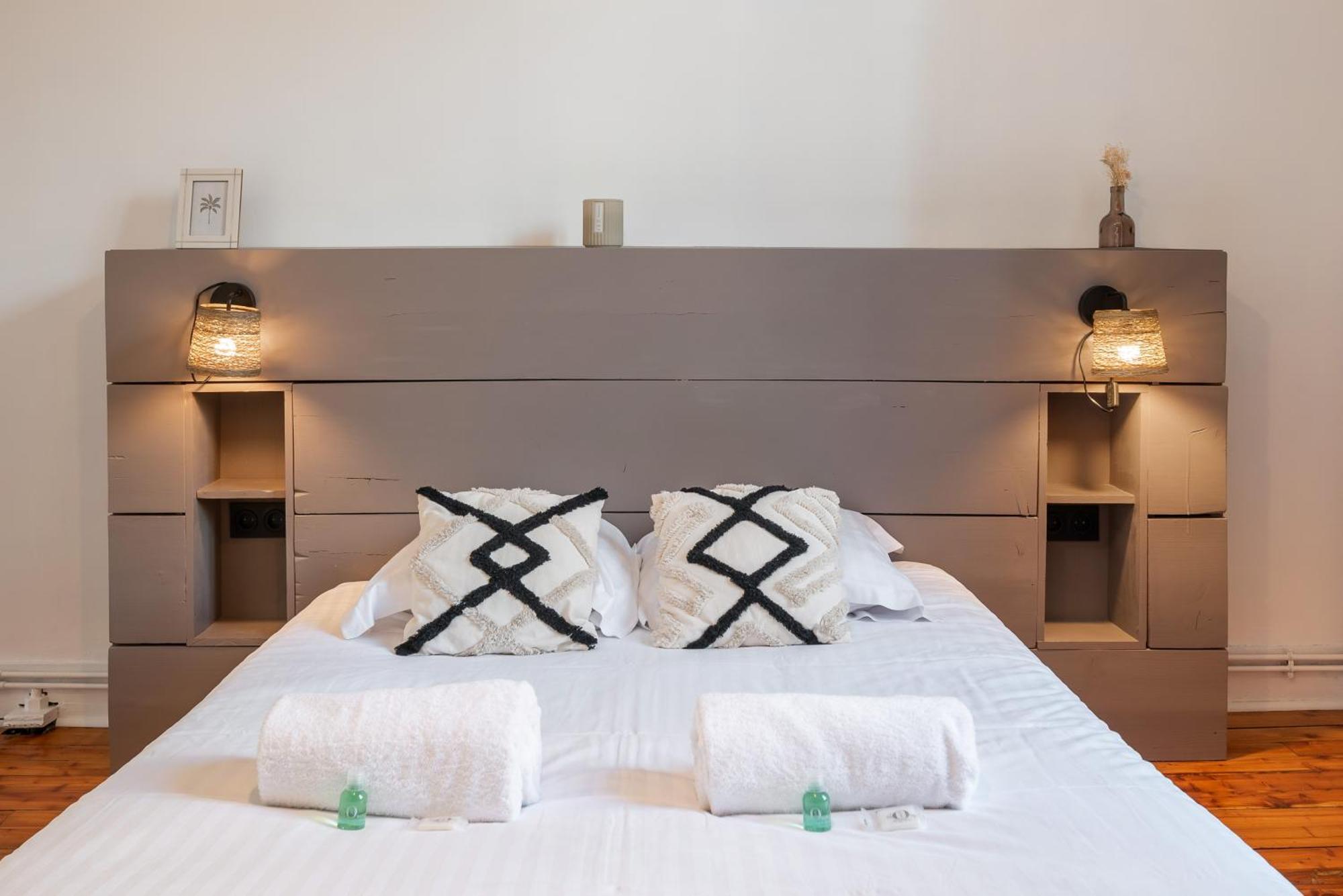 Appartement Spacieux Et Chaleureux Coeur De Ville Chambéry Buitenkant foto