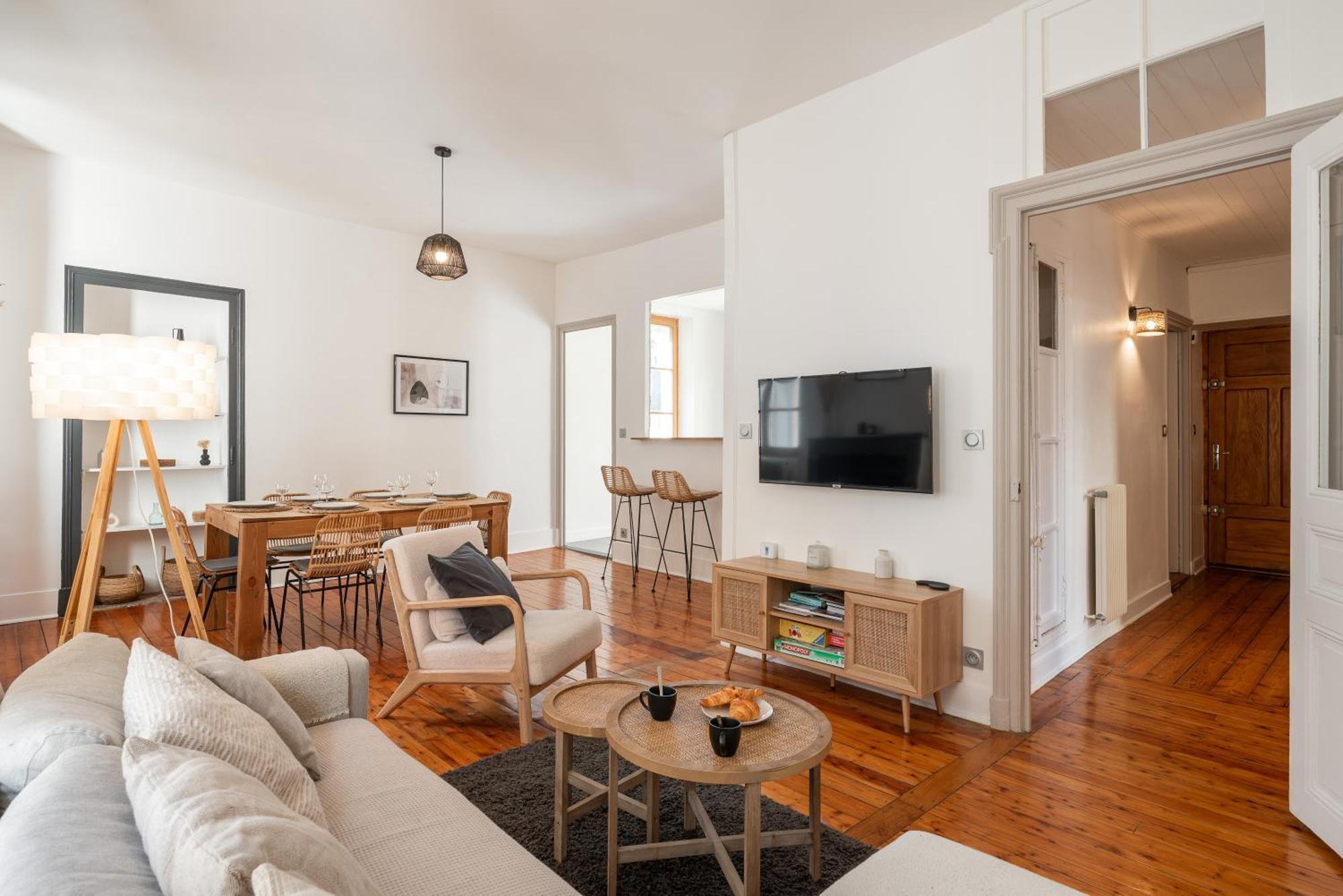 Appartement Spacieux Et Chaleureux Coeur De Ville Chambéry Buitenkant foto