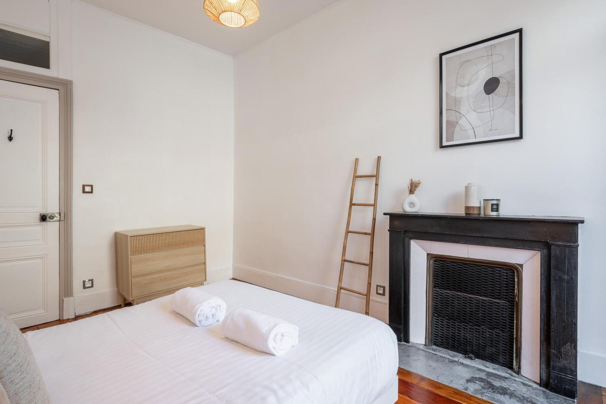 Appartement Spacieux Et Chaleureux Coeur De Ville Chambéry Buitenkant foto