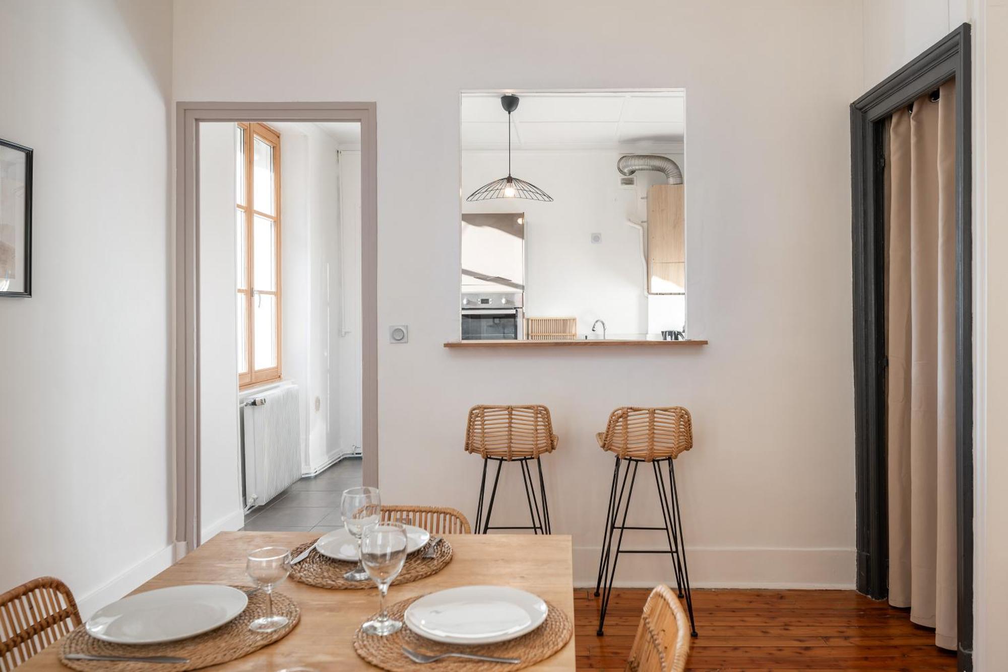 Appartement Spacieux Et Chaleureux Coeur De Ville Chambéry Buitenkant foto